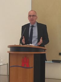 Thomas Schieb gibt bekannt, dass Deutschland eine erneute Kandidatur für den UN-Sicherheitsrat anstrebt (© Sylvia Schwab) Thomas Schieb gibt bekannt, dass Deutschland eine erneute Kandidatur für den UN-Sicherheitsrat anstrebt (© Sylvia Schwab)