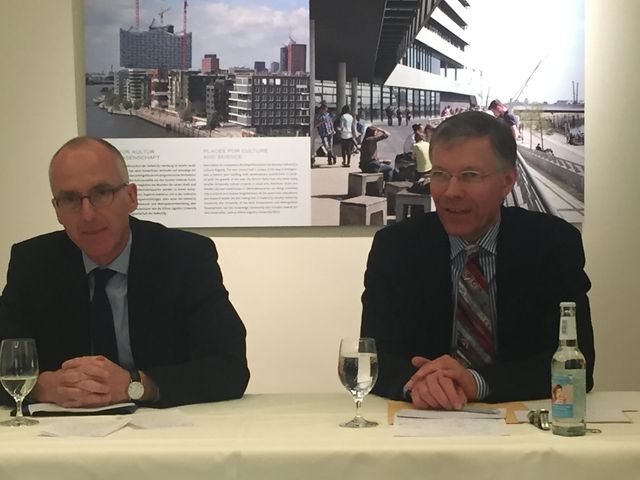 Thomas Schieb und Dr. Ekkehard Griep (© Oliver Hasenkamp) Thomas Schieb und Dr. Ekkehard Griep (© Oliver Hasenkamp)