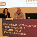 Rosa Bada (Barcelona activa) und Ernest Cañada auf dem Podium der internationalen Konferenz “Sustainable Tourism for the Development in the framework of the New Urban Agenda” im Mai 2017 in Barcelona Rosa Bada (Barcelona activa) und Ernest Cañada auf dem Podium der internationalen Konferenz “Sustainable Tourism for the Development in the framework of the New Urban Agenda” im Mai 2017 in Barcelona