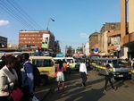 © Patrick Rosenow Private Busse (Matatus) ersetzen ein öffentliches Nahverkerssystem in Nairobi, Kenia, das es so nicht nicht gibt.