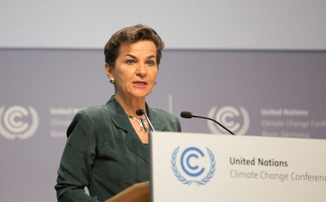 Figueres spricht konzentriert