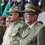 Premierminister Abiy bei einer Militärparade. Der äthiopische Premierminister Abiy Ahmed mit Generälen im Jahr 2019.