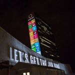 UN Photo/Cia Pak Projizierung der SDGs auf die Fassade des UN-Hauptgebäudes
