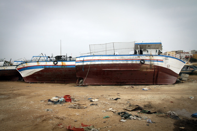 UN Photo/UNHCR/Phil Behan Boote liegen gegenüber vom Hafen Lampedusa, Italien.