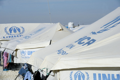 UN Photo/Mark Garten Zelte eines Flüchtlingscamps mit dem Logo des UNHCR