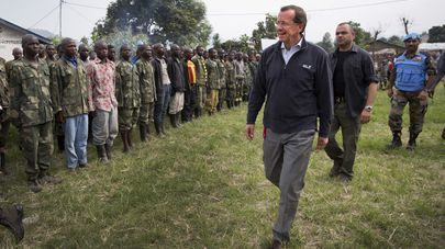 UN Photo/Sylvain Liechti Kobler trifft ehemalige Rebellen in Bweremana, DR Kongo.